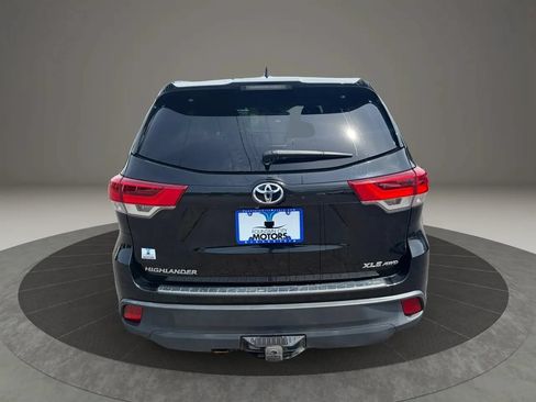 Used 2019 Toyota Highlander XLE AWD/4WD image 4