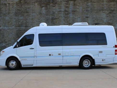 Used 2013 Mercedes-Benz Sprinter 3500 image 2