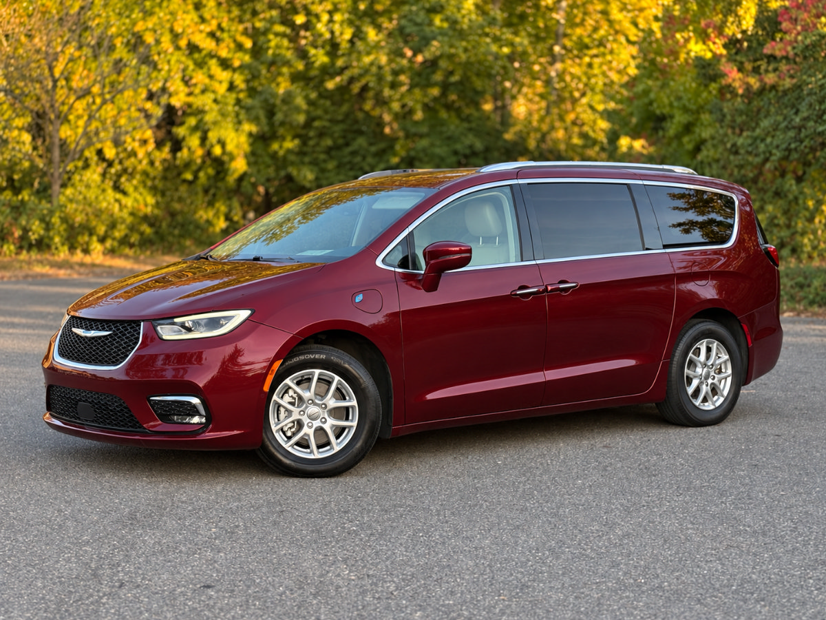 Used 2021 Chrysler Pacifica Touring-L FWD image 7