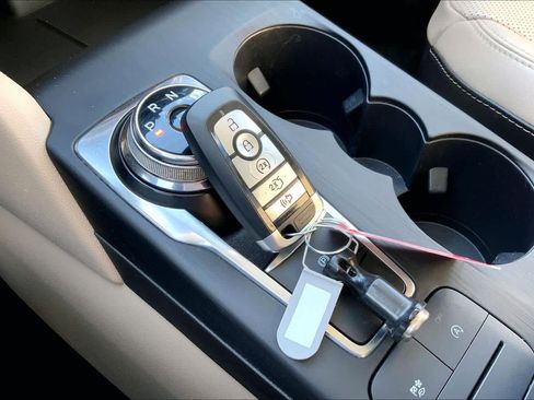 Used 2021 Ford Escape SEL image 14