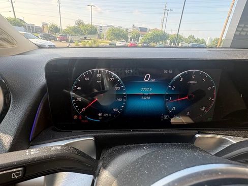 Certified 2022 Mercedes-Benz GLB 250 4MATIC image 12