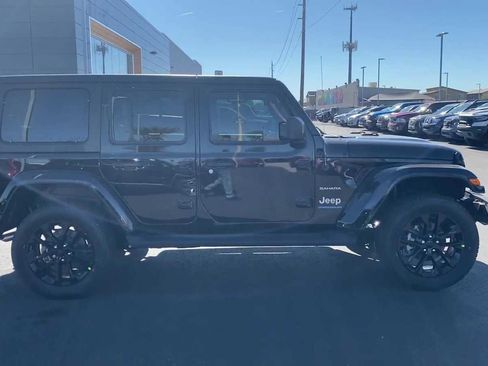 Used 2023 Jeep Wrangler Sahara w/ Cold Weather Group image 9