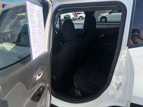 Used 2023 Jeep Renegade Latitude image 10