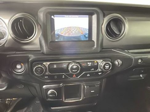 Used 2022 Jeep Gladiator Sport AWD/4WD image 23