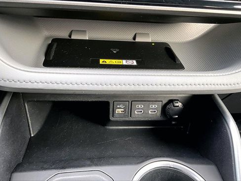 Used 2023 Toyota Highlander XLE image 16