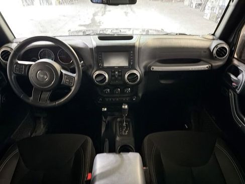 Used 2018 Jeep Wrangler Unlimited Sahara w/ Dual Top Group image 9