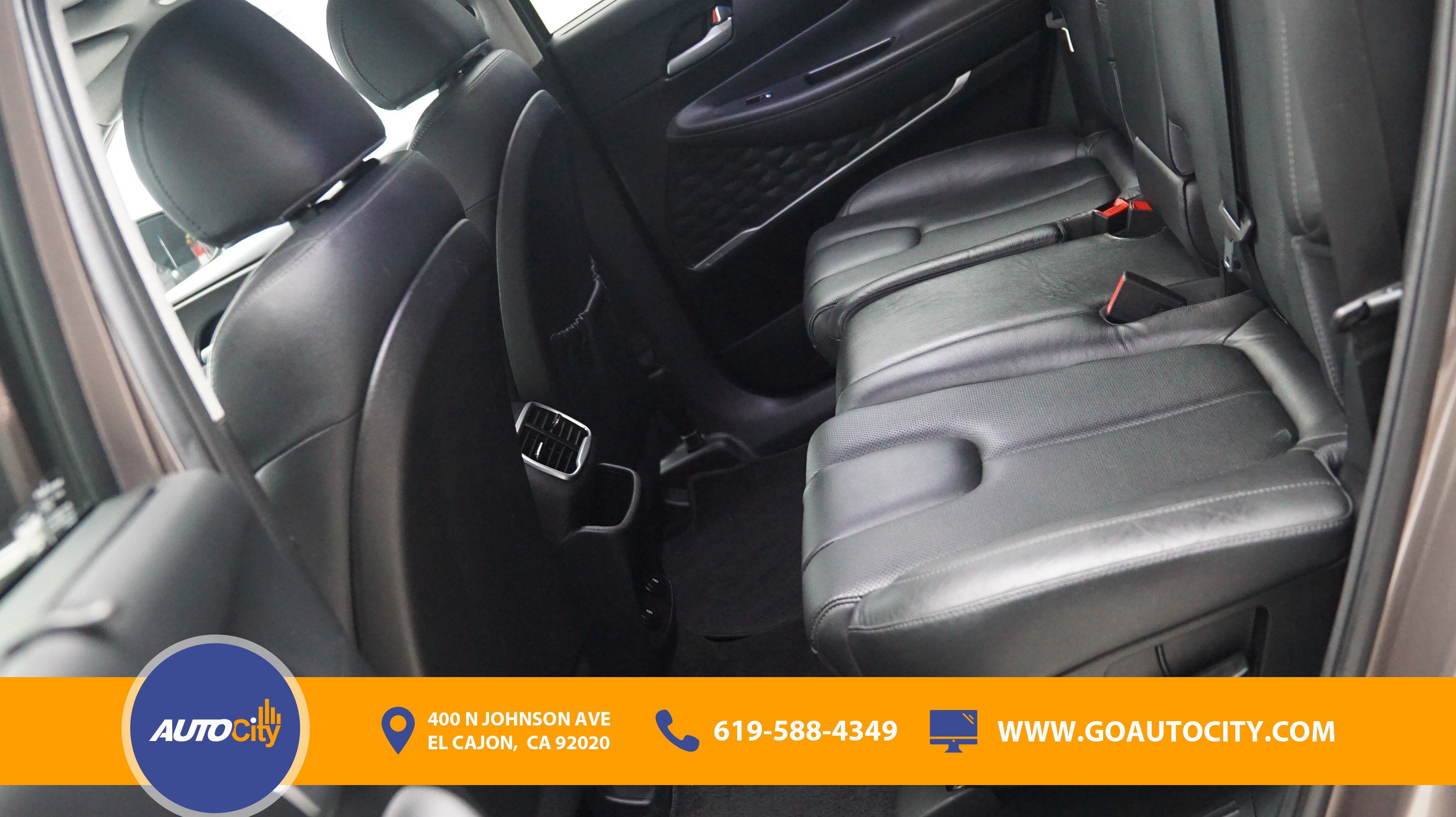 Used 2020 Hyundai Santa Fe SEL w/ Convenience + Premium Package FWD image 14