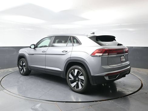 Used 2025 Volkswagen Atlas Cross Sport SE FWD image 11