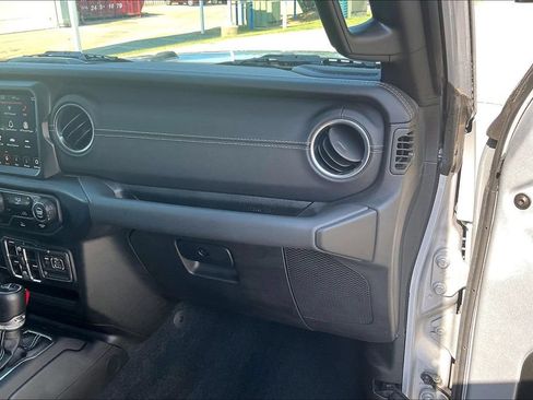 Used 2023 Jeep Wrangler Unlimited Sahara AWD/4WD image 16