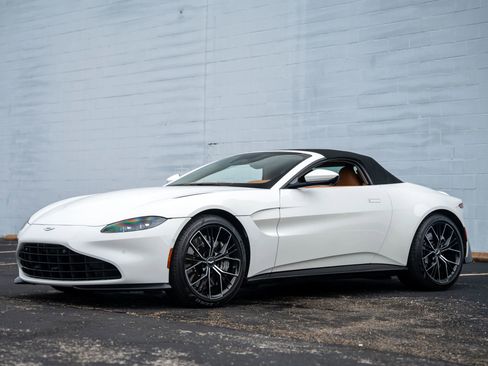Used 2021 Aston Martin V8 Vantage Roadster image 6