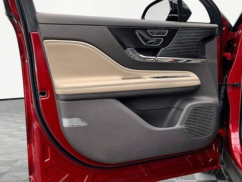 Used 2022 Lincoln Corsair FWD w/ Premium Package image 23