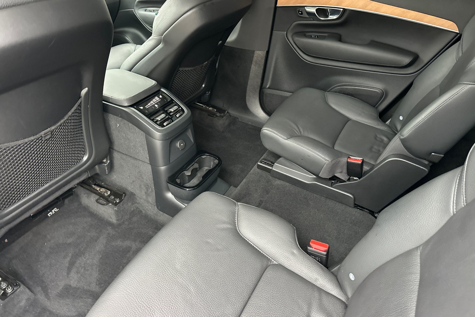 Certified 2025 Volvo XC90 T8 Plus w/ Protection Package Premier AWD/4WD image 5
