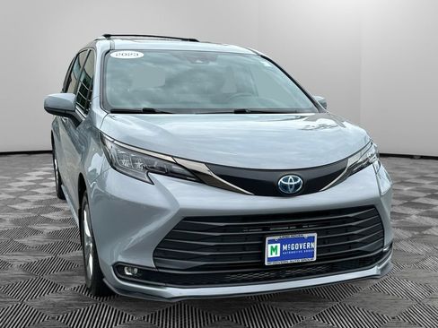 Used 2023 Toyota Sienna XLE Woodland Edition AWD/4WD image 6