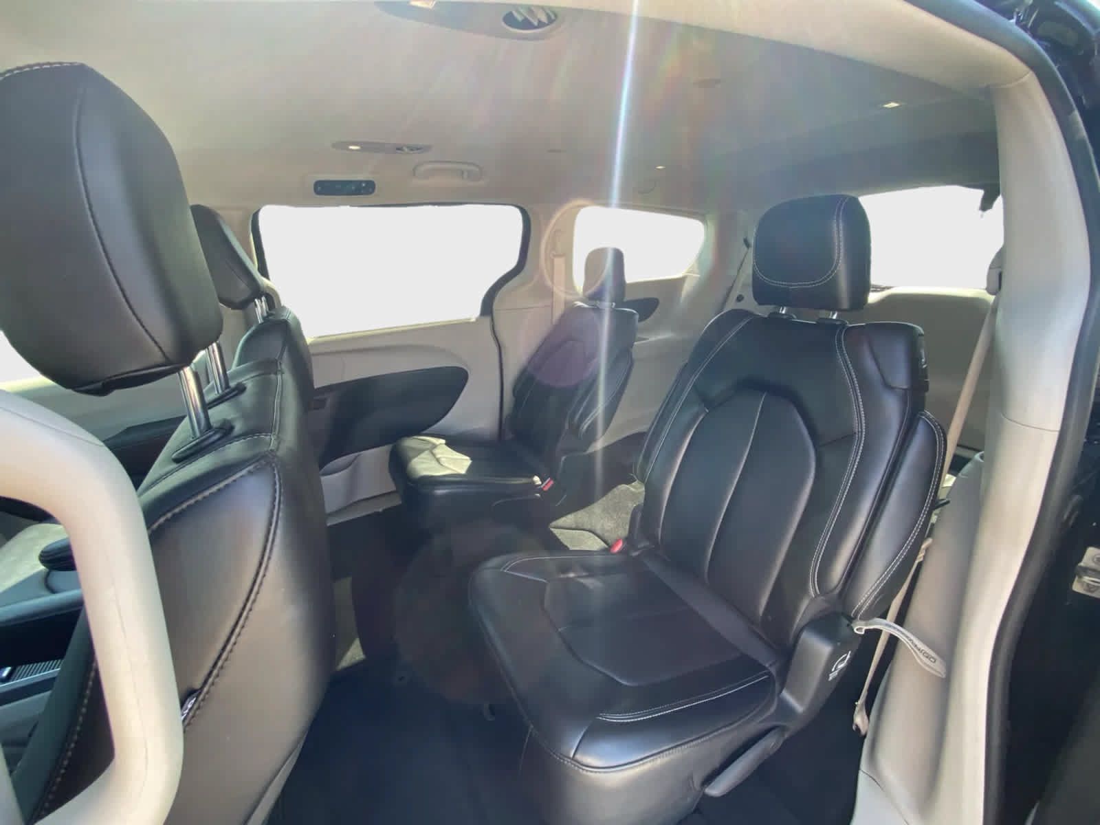 Used 2024 Chrysler Pacifica Touring-L FWD image 12