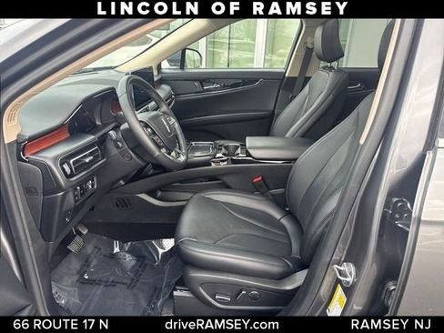 Used 2023 Lincoln Nautilus Reserve image 12