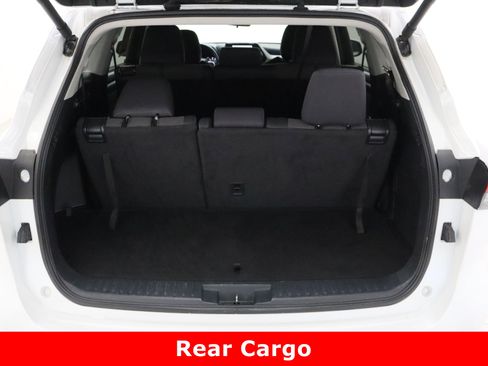 Used 2024 Toyota Highlander LE image 33