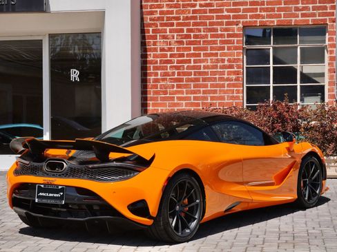 Used 2024 McLaren 750S RWD image 4