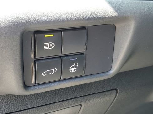 Used 2022 Toyota Highlander XLE AWD/4WD image 9