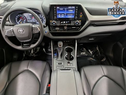 Used 2021 Toyota Highlander XLE AWD/4WD image 23