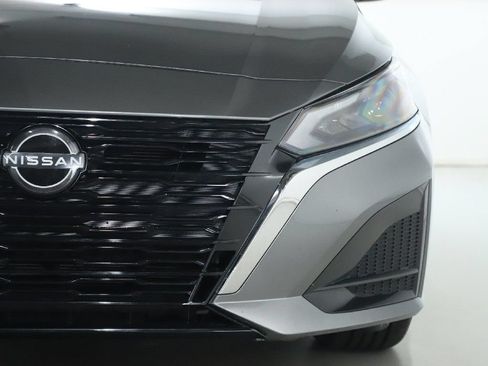 Used 2024 Nissan Altima 2.5 SV FWD image 8