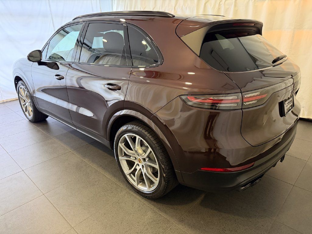 Certified 2023 Porsche Cayenne Platinum Edition AWD/4WD image 3