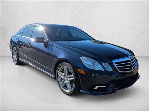 Used 2011 Mercedes-Benz E 550 4MATIC Sedan image 3
