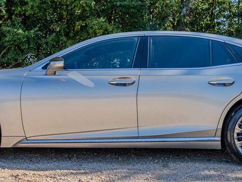 Used 2018 Lexus LS 500 w/ Luxury Package RWD image 2