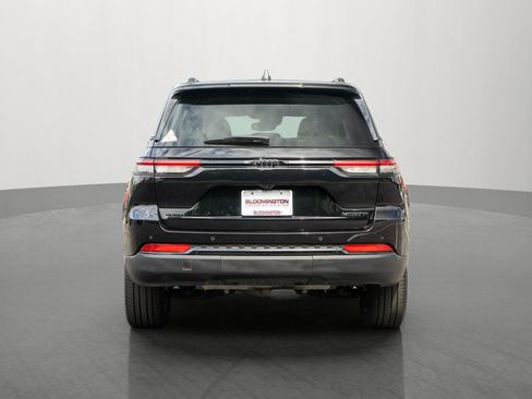 Used 2023 Jeep Grand Cherokee Limited w/ Black Appearance Package AWD/4WD image 6