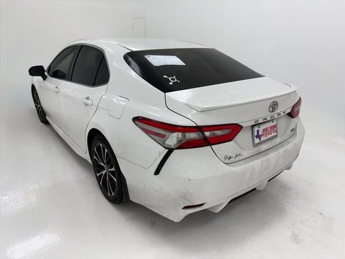 Used 2018 Toyota Camry SE image 18