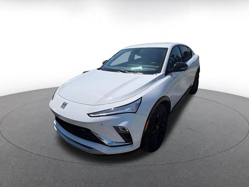 Used 2025 Buick Envista Sport Touring image 3