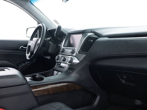 Used 2015 Chevrolet Suburban LT w/ Luxury Package image 32