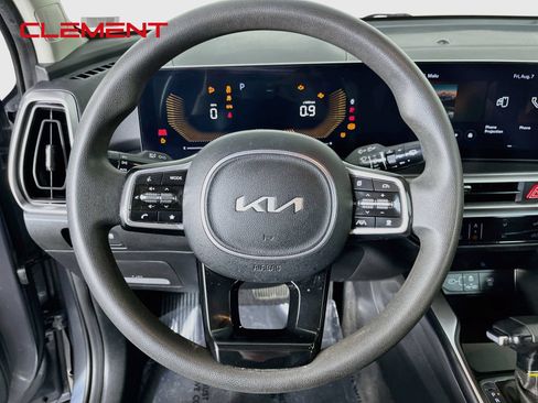 Used 2024 Kia Sorento LX FWD image 13