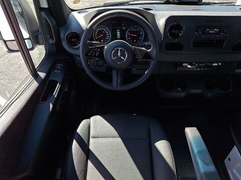 Used 2025 Mercedes-Benz Sprinter 2500 image 10