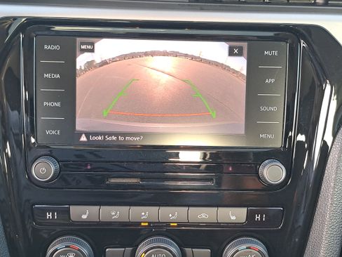 Used 2020 Volkswagen Passat 2.0T SE image 22