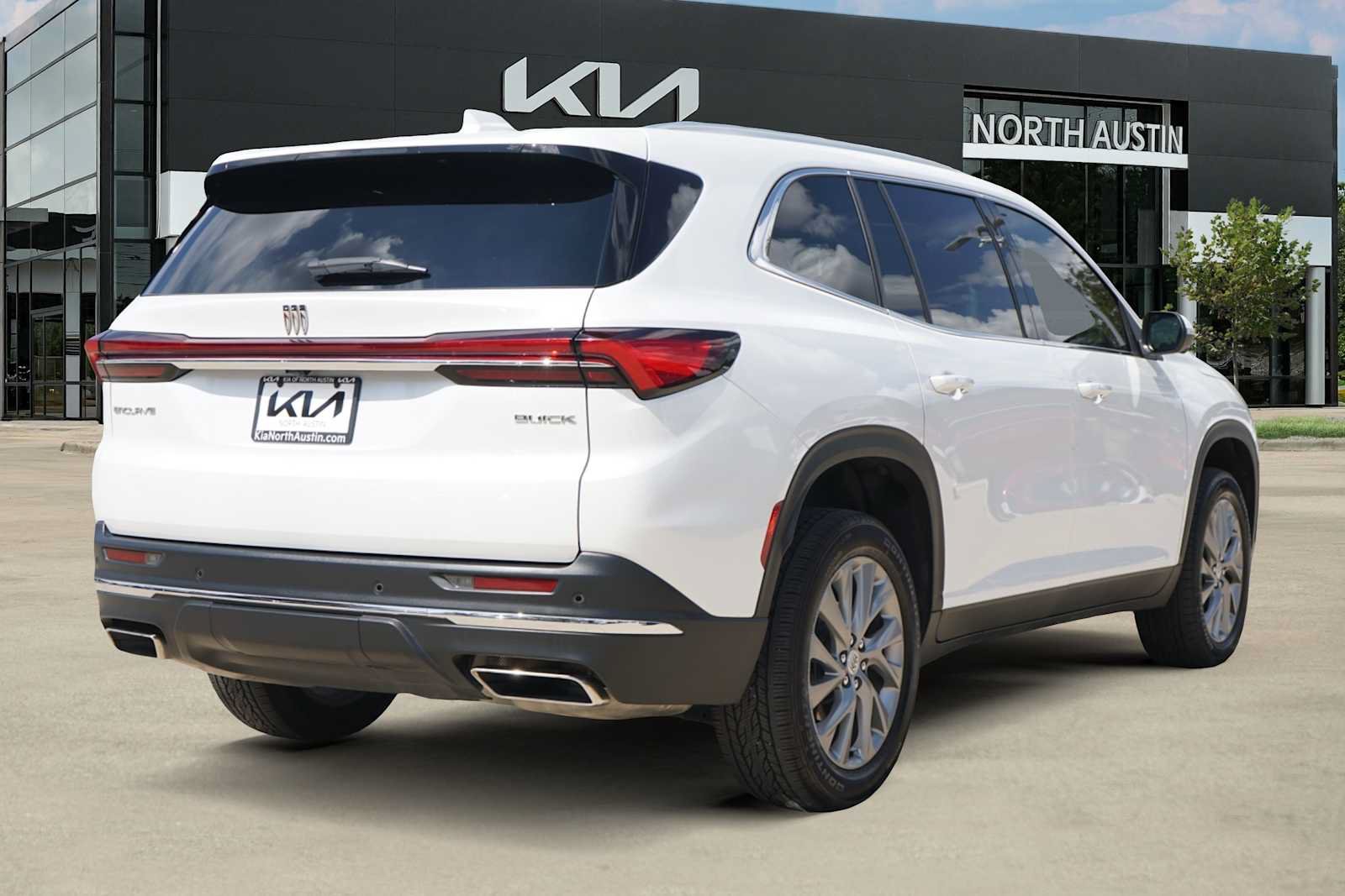 Used 2025 Buick Enclave Preferred FWD image 5
