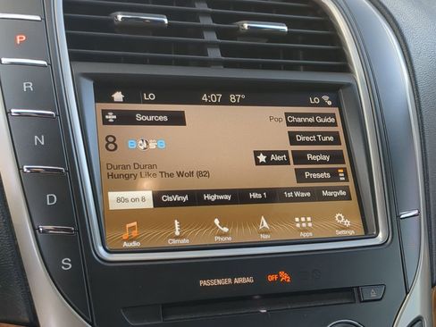 Used 2018 Lincoln MKX Reserve w/ Cargo Accessories Package FWD image 15