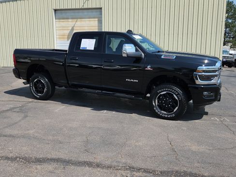 Used 2025 RAM 2500 Laramie AWD/4WD image 12