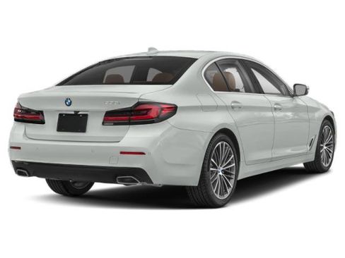 Used 2023 BMW 530i w/ Convenience Package RWD image 2