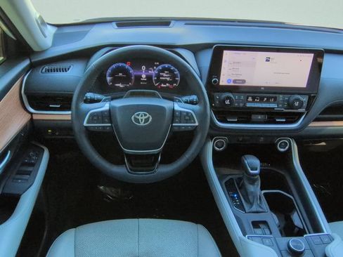 Used 2024 Toyota Grand Highlander AWD image 15
