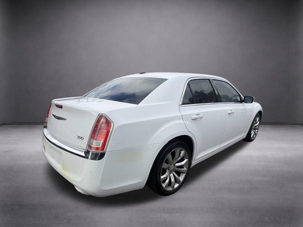 Used 2013 Chrysler 300 RWD image 16