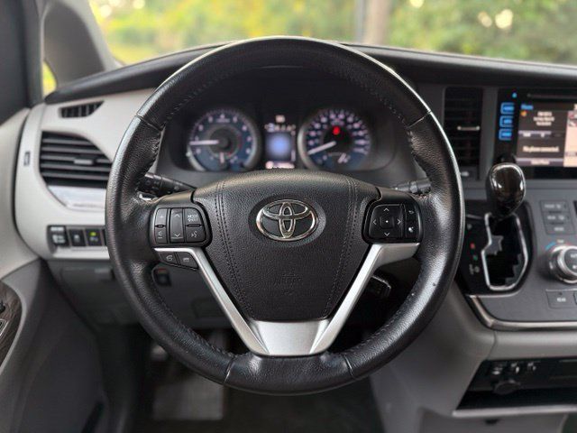 Used 2015 Toyota Sienna XLE w/ XLE Navigation Package FWD image 22