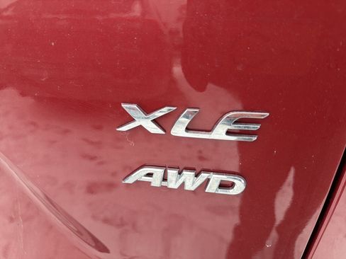 Used 2023 Toyota Corolla Cross XLE image 8