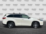 Used 2017 Toyota Highlander SE image 3
