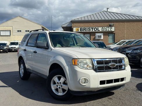 Used 2010 Ford Escape XLT image 3
