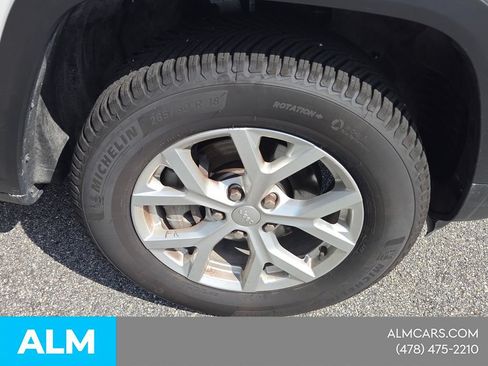 Used 2023 Jeep Grand Cherokee Limited AWD/4WD image 17