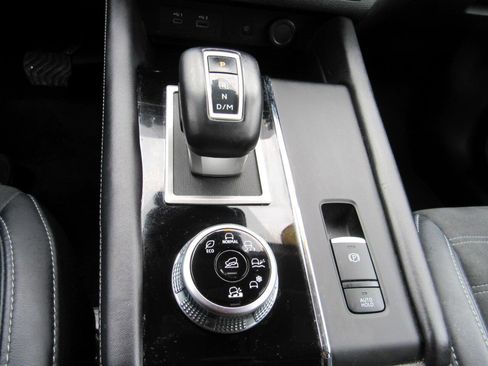 Used 2024 Mitsubishi Outlander AWD image 31