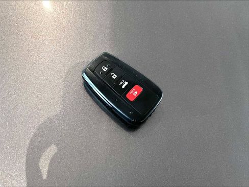 Used 2022 Toyota Camry XLE w/ Carpet Mat Package (TMS) image 34