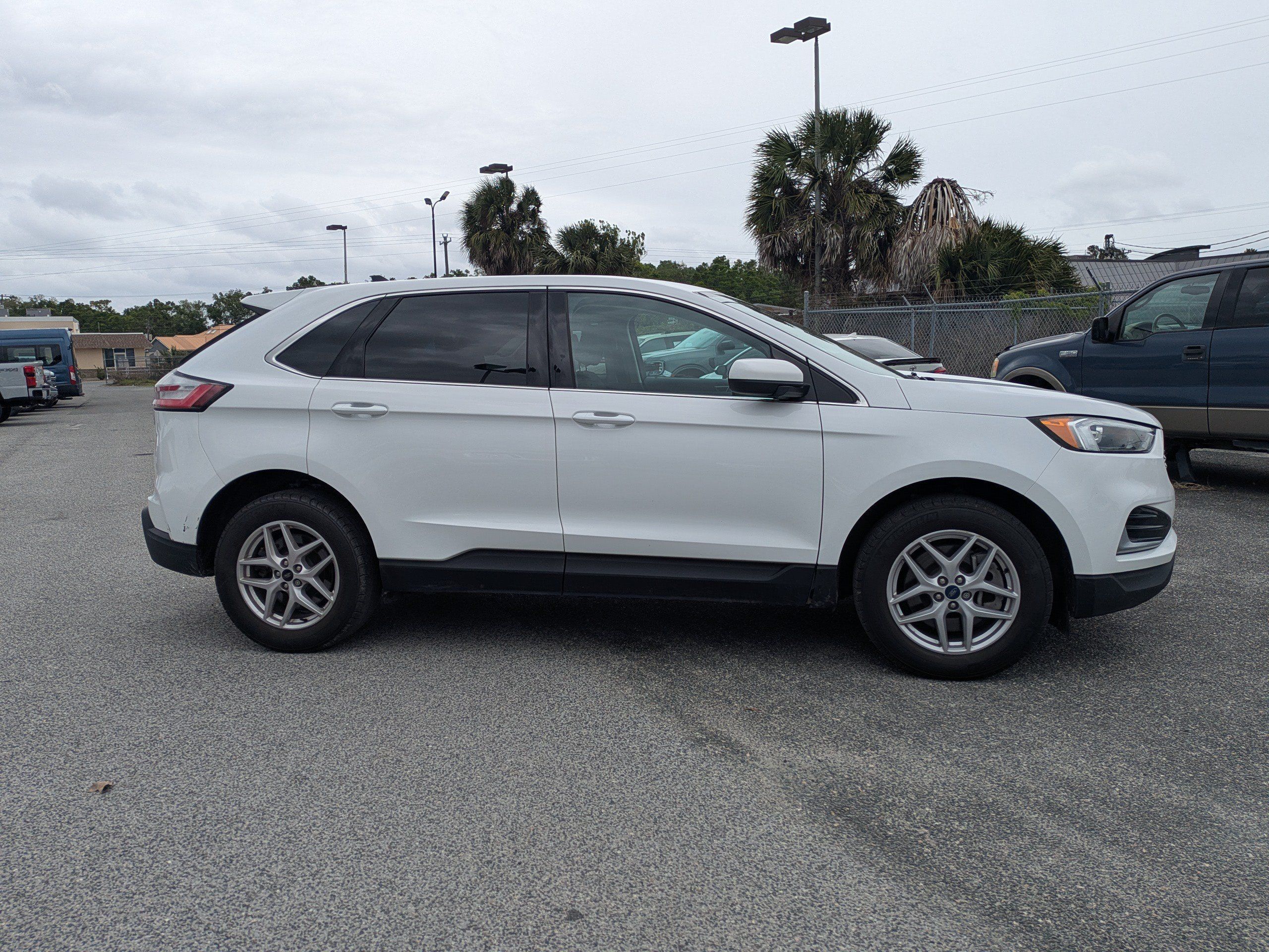 Used 2023 Ford Edge SEL AWD/4WD image 3