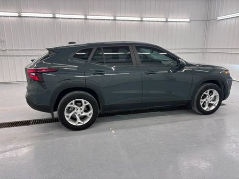 Used 2025 Chevrolet Trax LS w/ LS Convenience Package FWD image 7