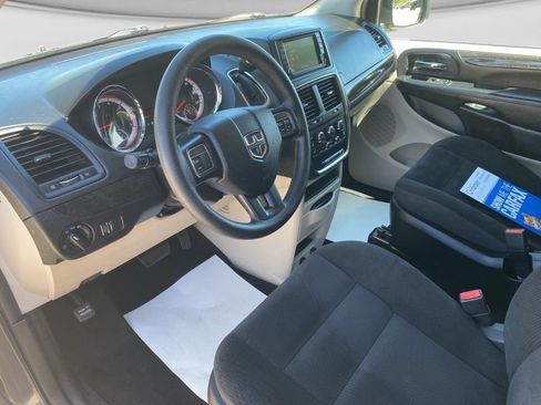 Used 2019 Dodge Grand Caravan SE FWD image 22